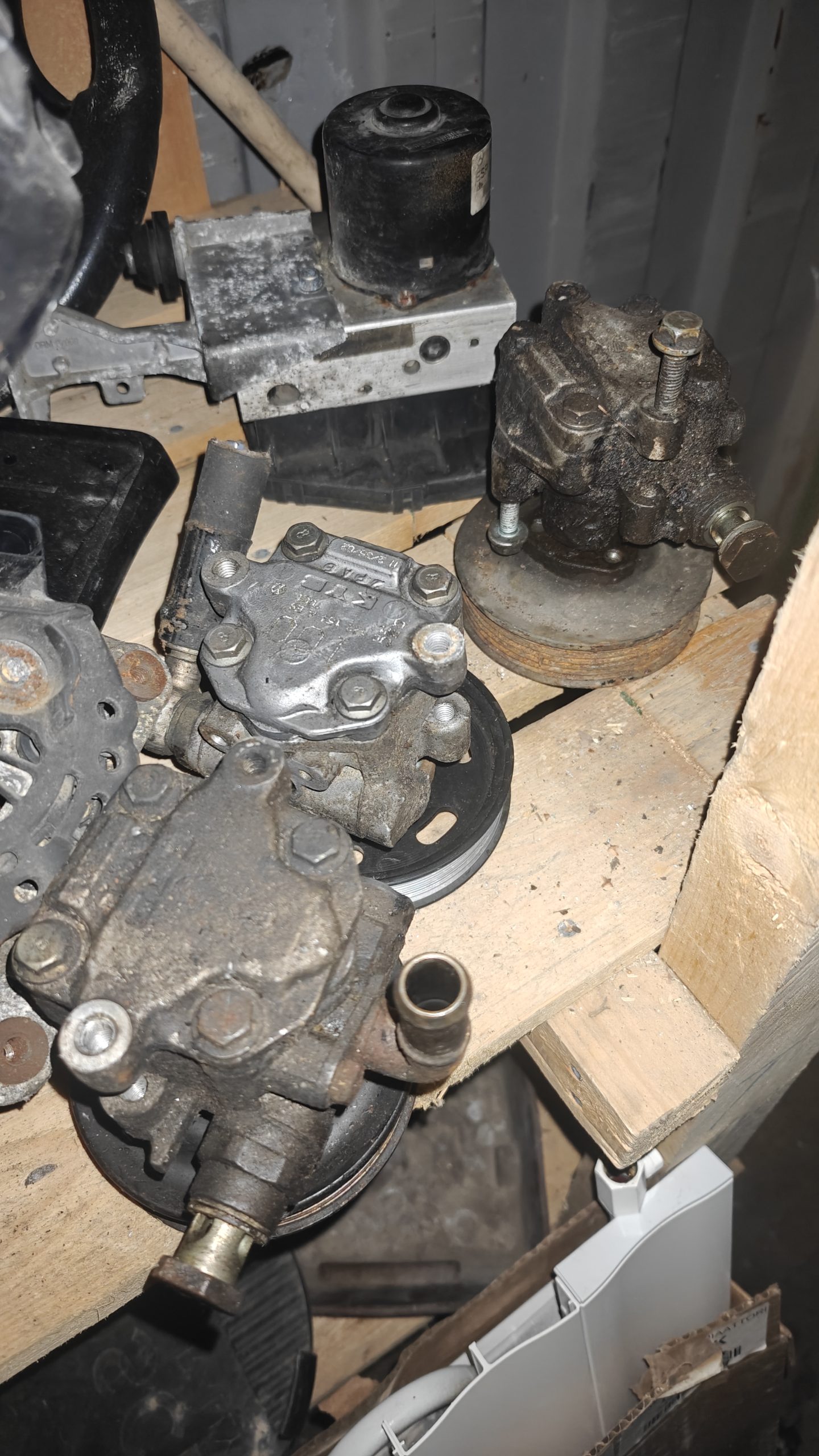 vw golf iv mk4 ohjaustehostimen pumppu oem