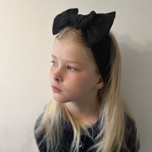 lasten hiuspanta. Rusetit saa halutessaan pois